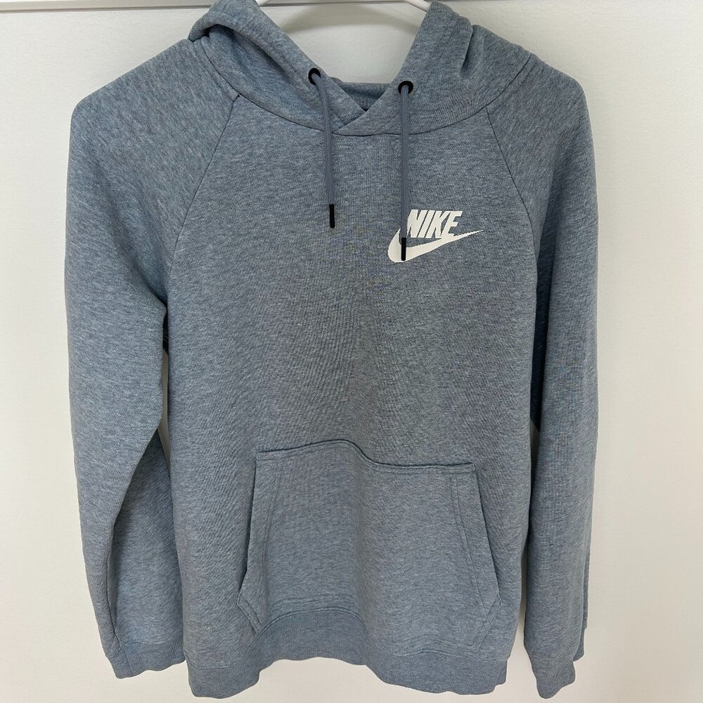 Women's Sportswear Essential Fleece Pullover Hoodie in Blue